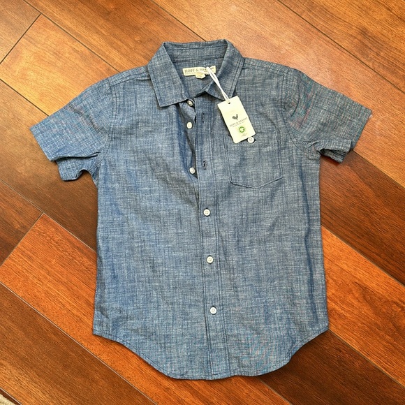 hope and henry Other - *NWT* Boys Hope and Henry Short Sleeve Organic Chambray Shirt Size M